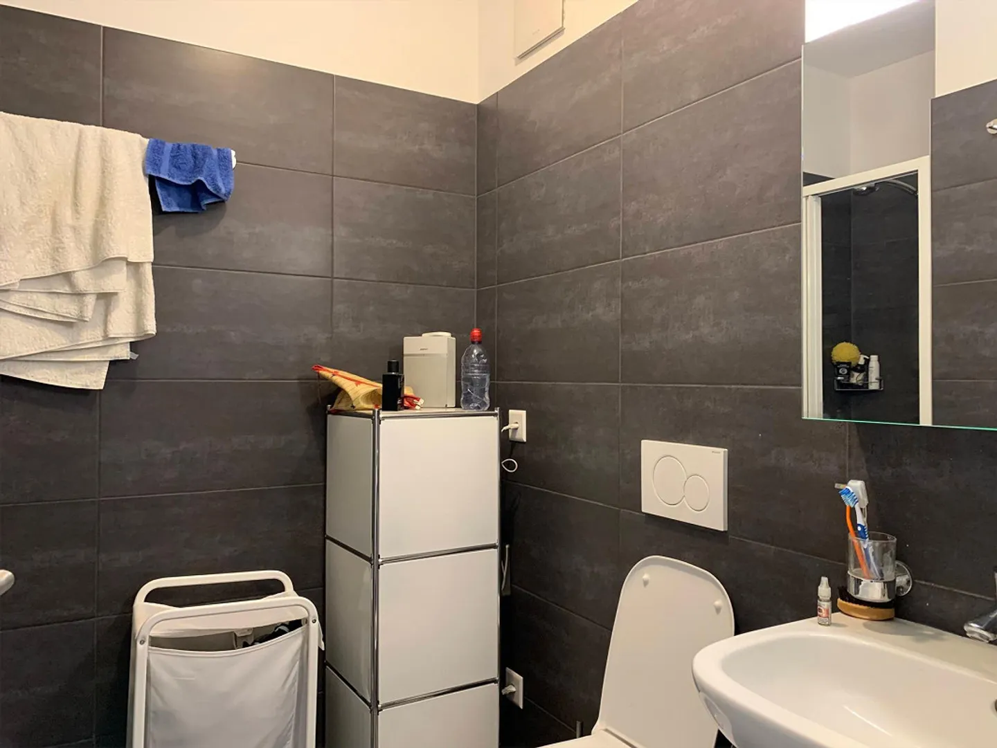 Modernes Apartment mit Balkon - Foto 4 von 9