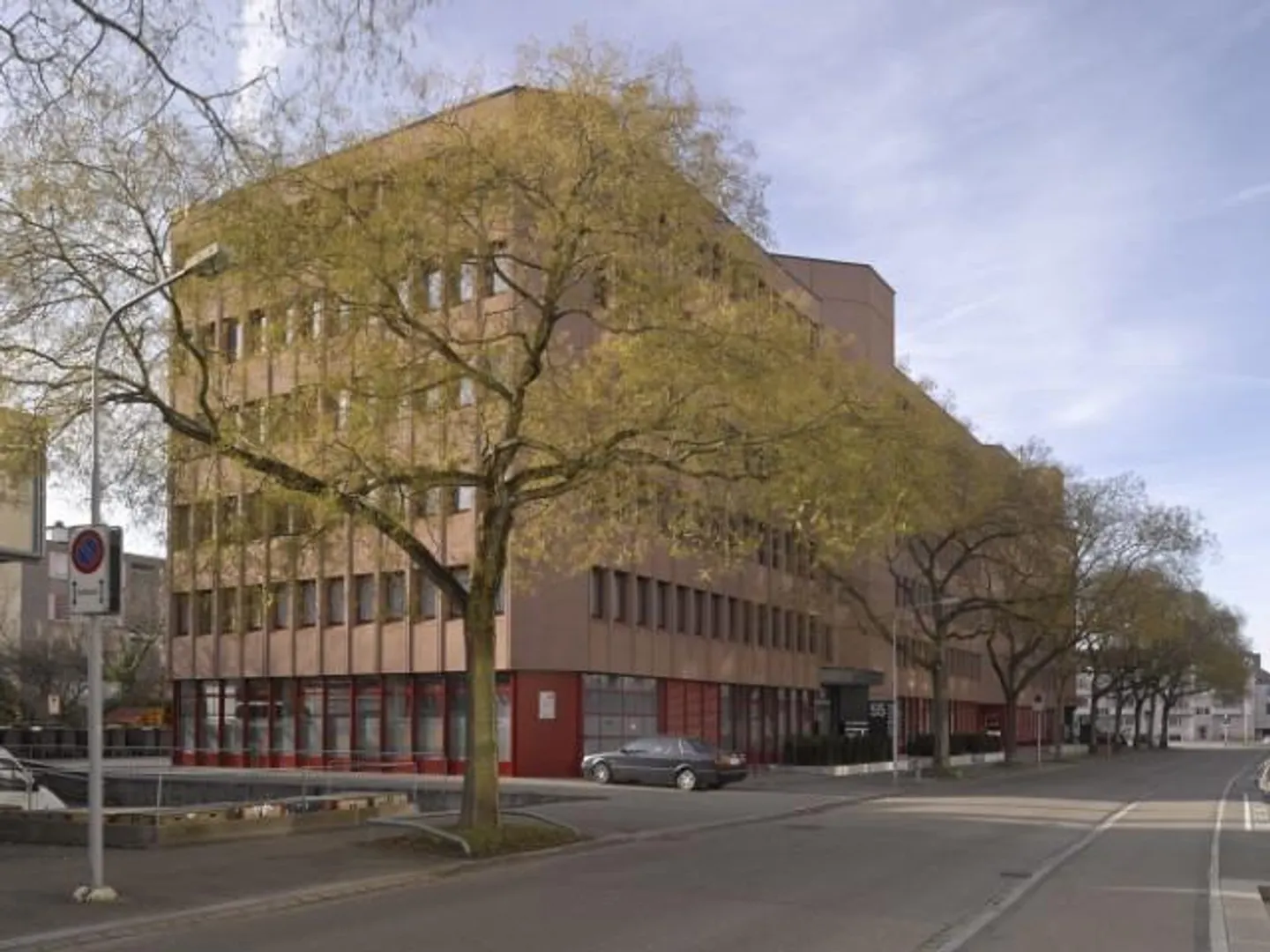 Bonne connexion aux transports en commun et aux routes : 382 m2 d'espace bureau - Photo 2 sur 9