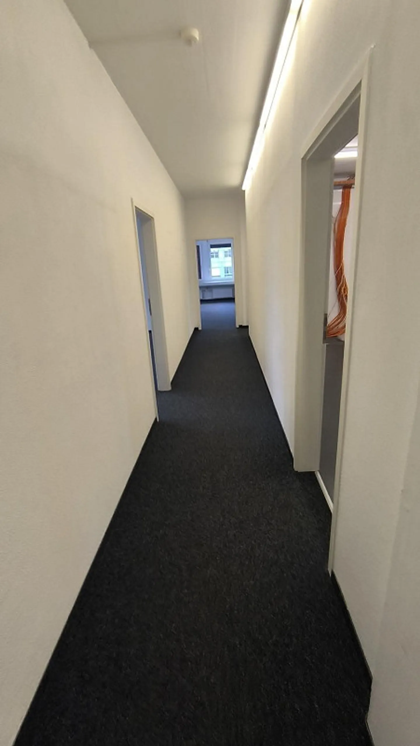 Bonne connexion aux transports en commun et aux routes : 382 m2 d'espace bureau - Photo 4 sur 9