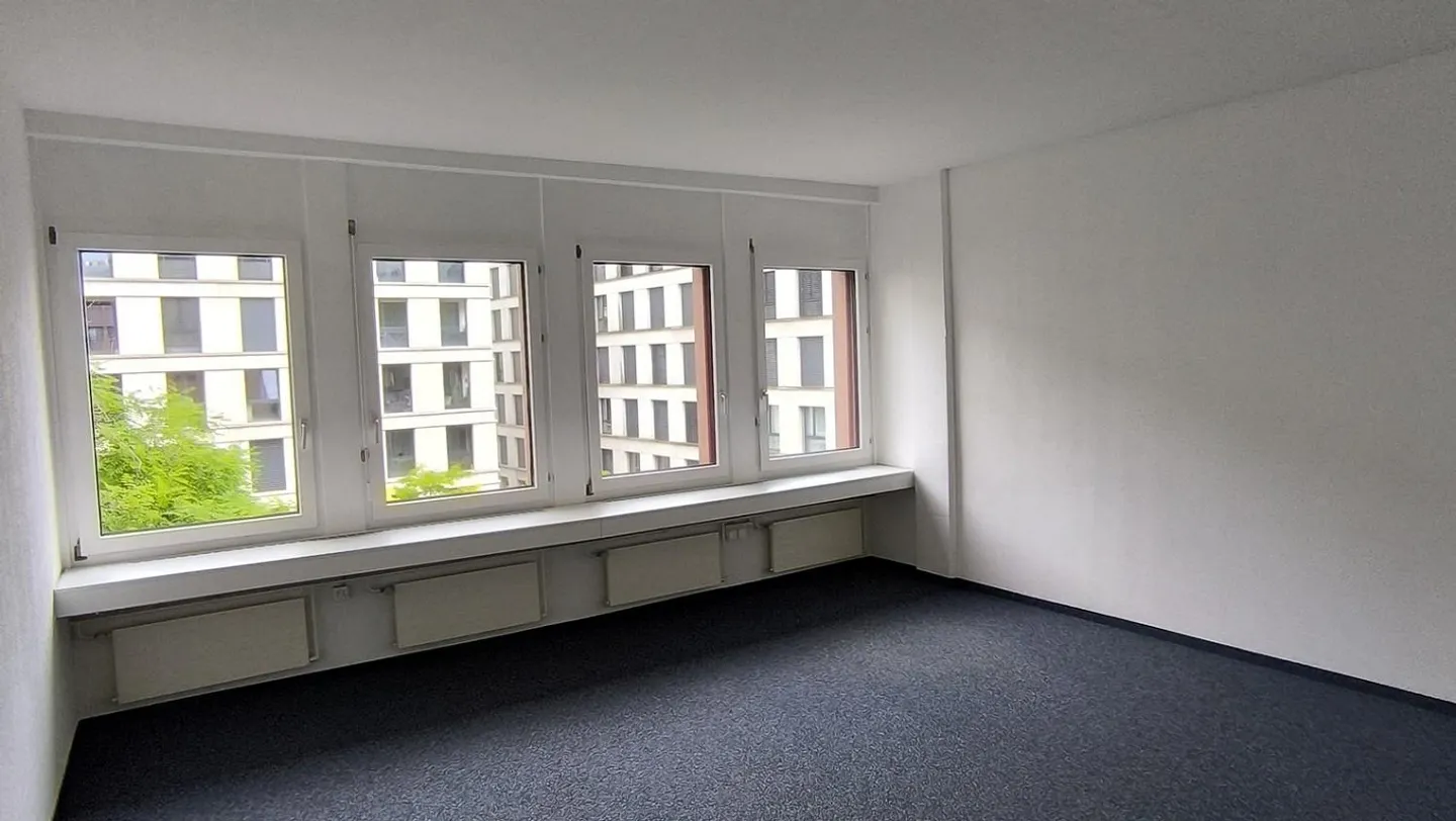 Bonne connexion aux transports en commun et aux routes : 382 m2 d'espace bureau - Photo 5 sur 9