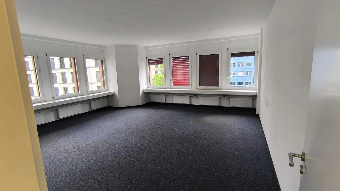Bonne connexion aux transports en commun et aux routes : 382 m2 d'espace bureau - Photo 6 sur 9