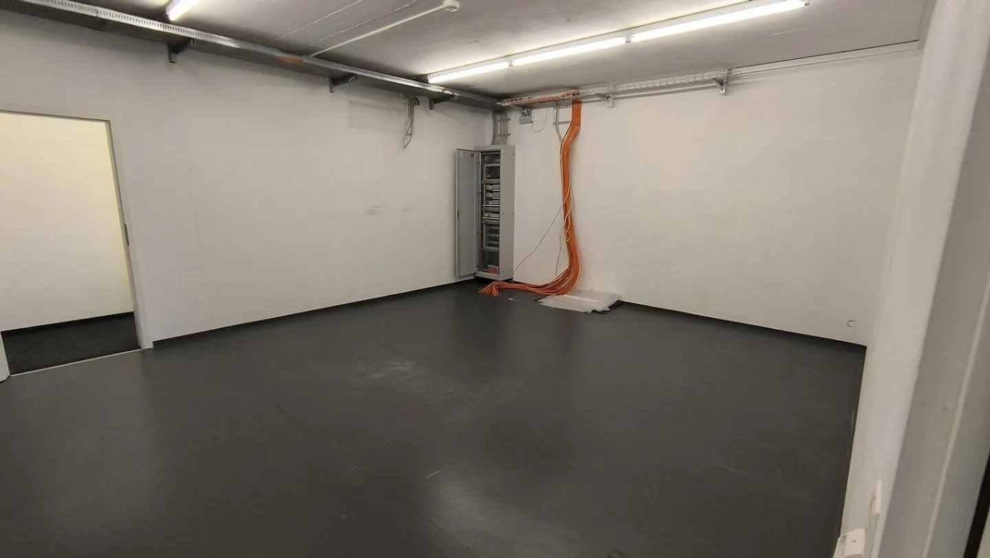 Bonne connexion aux transports en commun et aux routes : 382 m2 d'espace bureau - Photo 9 sur 9