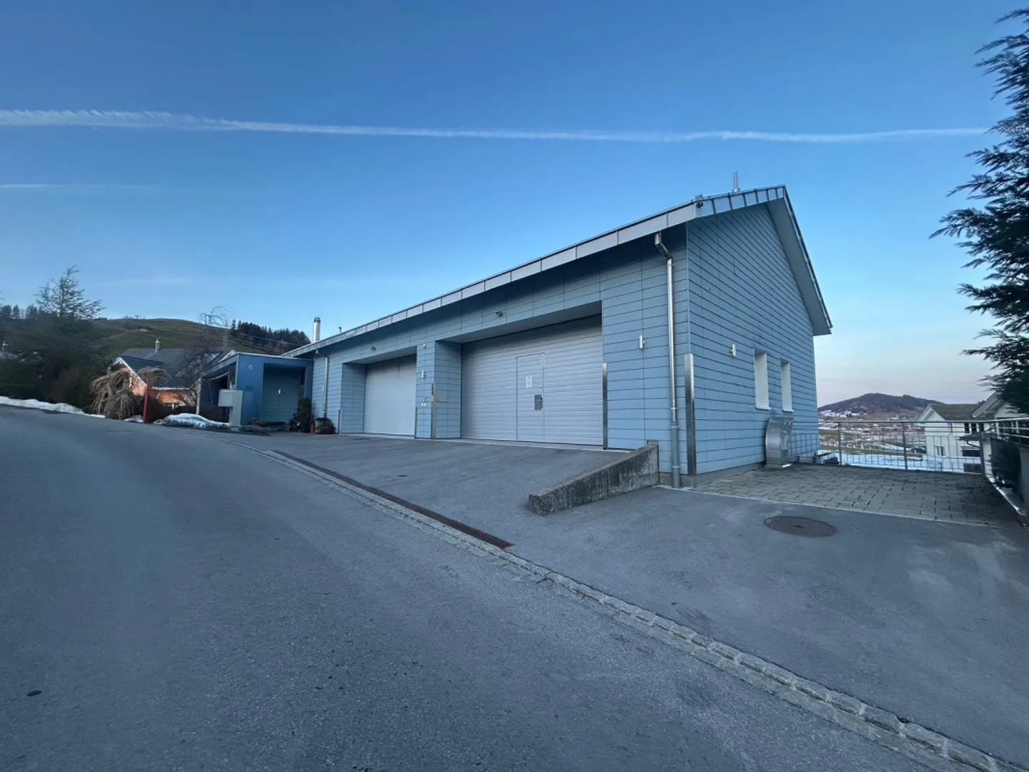 Atelier avec stockage et bureau à louer - Photo 13 sur 13