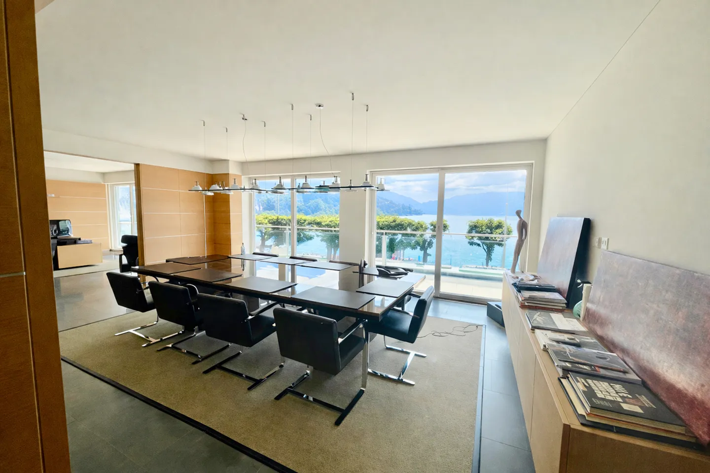 Bureaux Représentatifs avec Vue sur le Lac et Place de Parking au Cœur de Lugano - Photo 5 sur 8