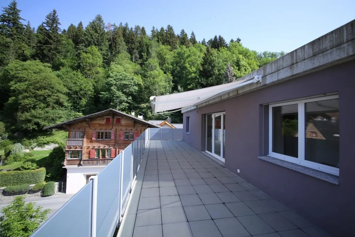 Appartement en attique avec terrasse spacieuse - Photo 1 sur 12