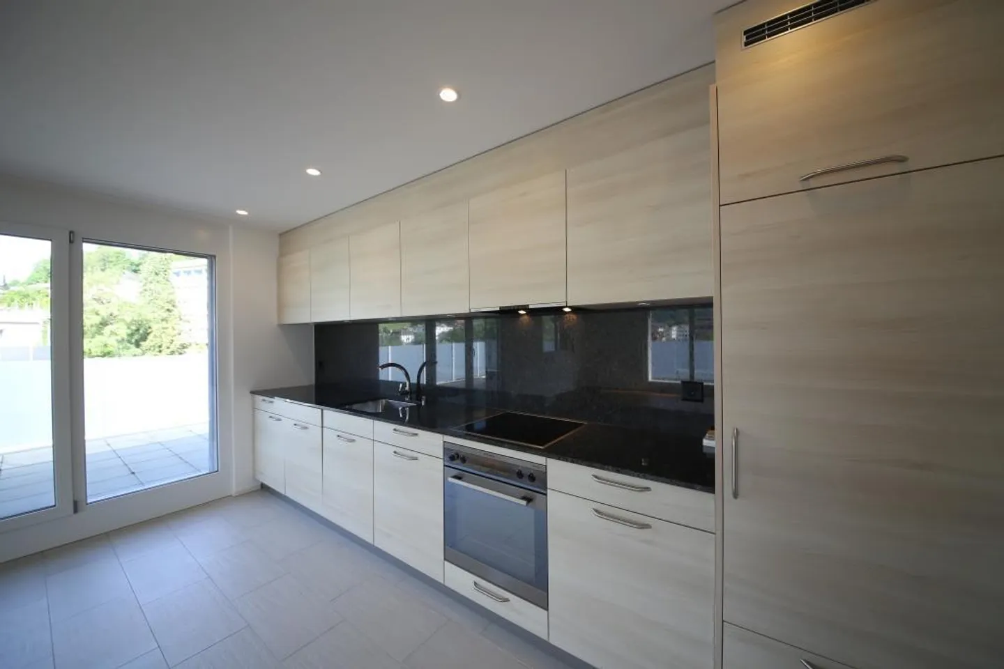 Appartement en attique avec terrasse spacieuse - Photo 4 sur 12