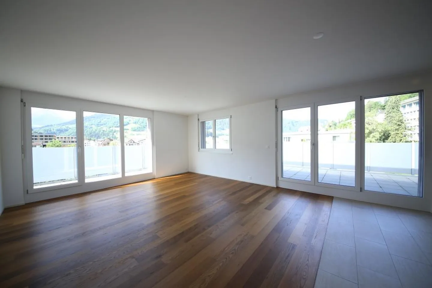 Appartement en attique avec terrasse spacieuse - Photo 6 sur 12