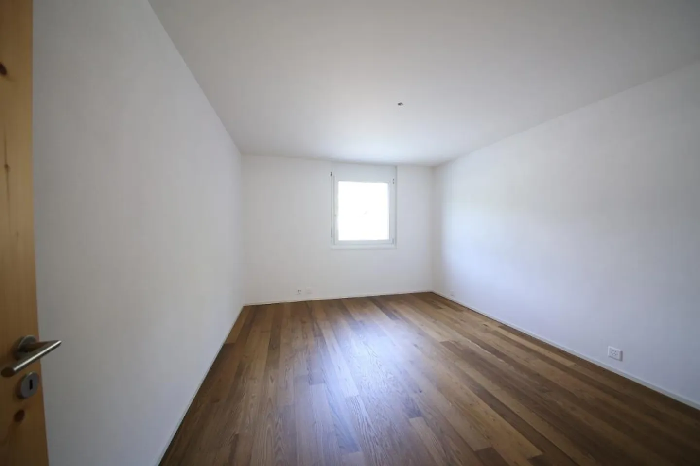 Appartement en attique avec terrasse spacieuse - Photo 7 sur 12