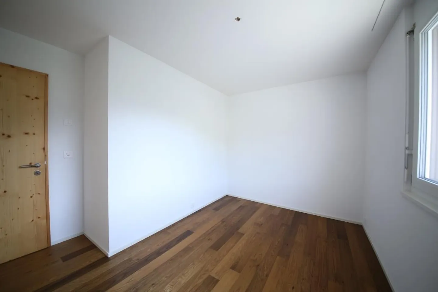 Appartement en attique avec terrasse spacieuse - Photo 8 sur 12