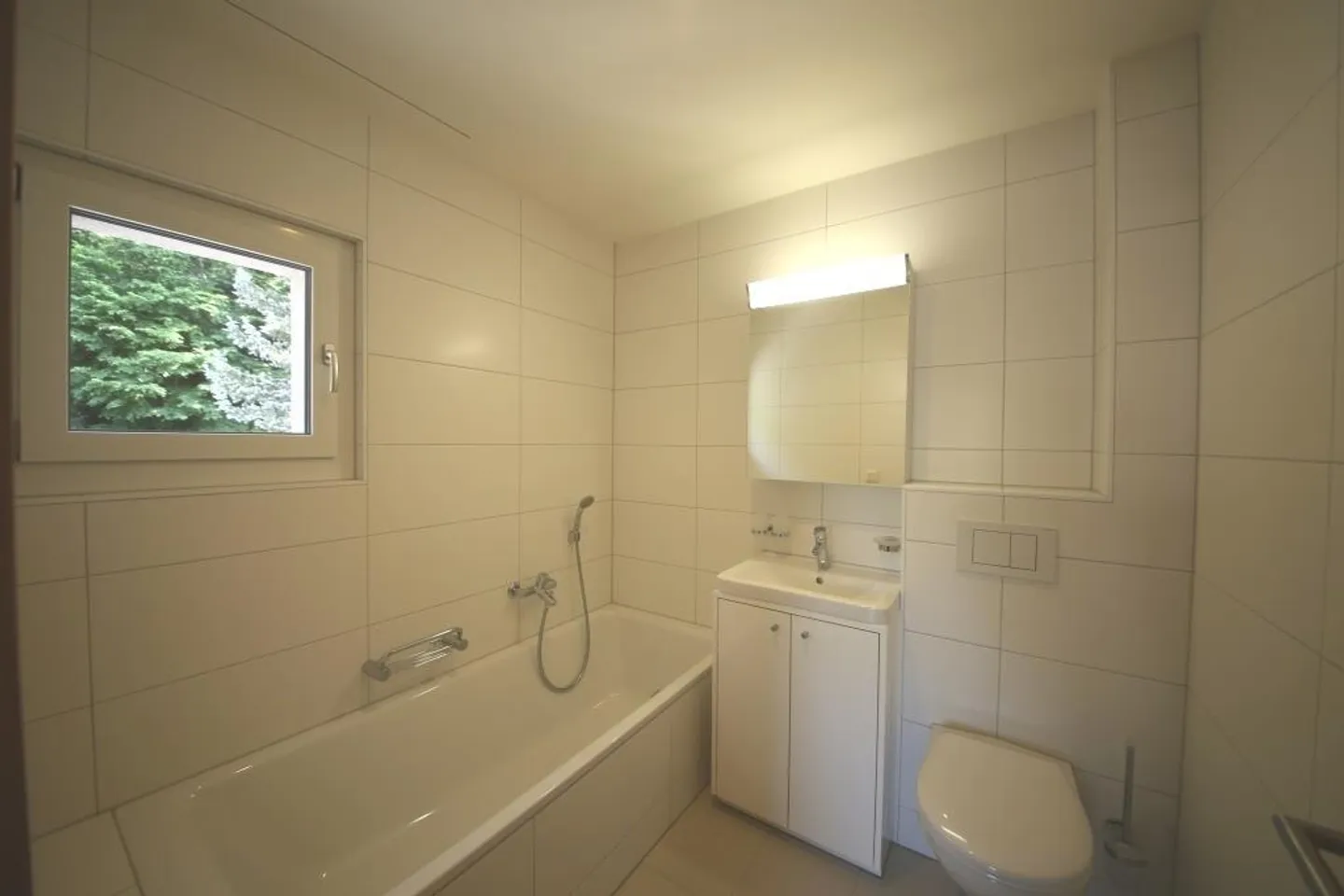 Appartement en attique avec terrasse spacieuse - Photo 10 sur 12