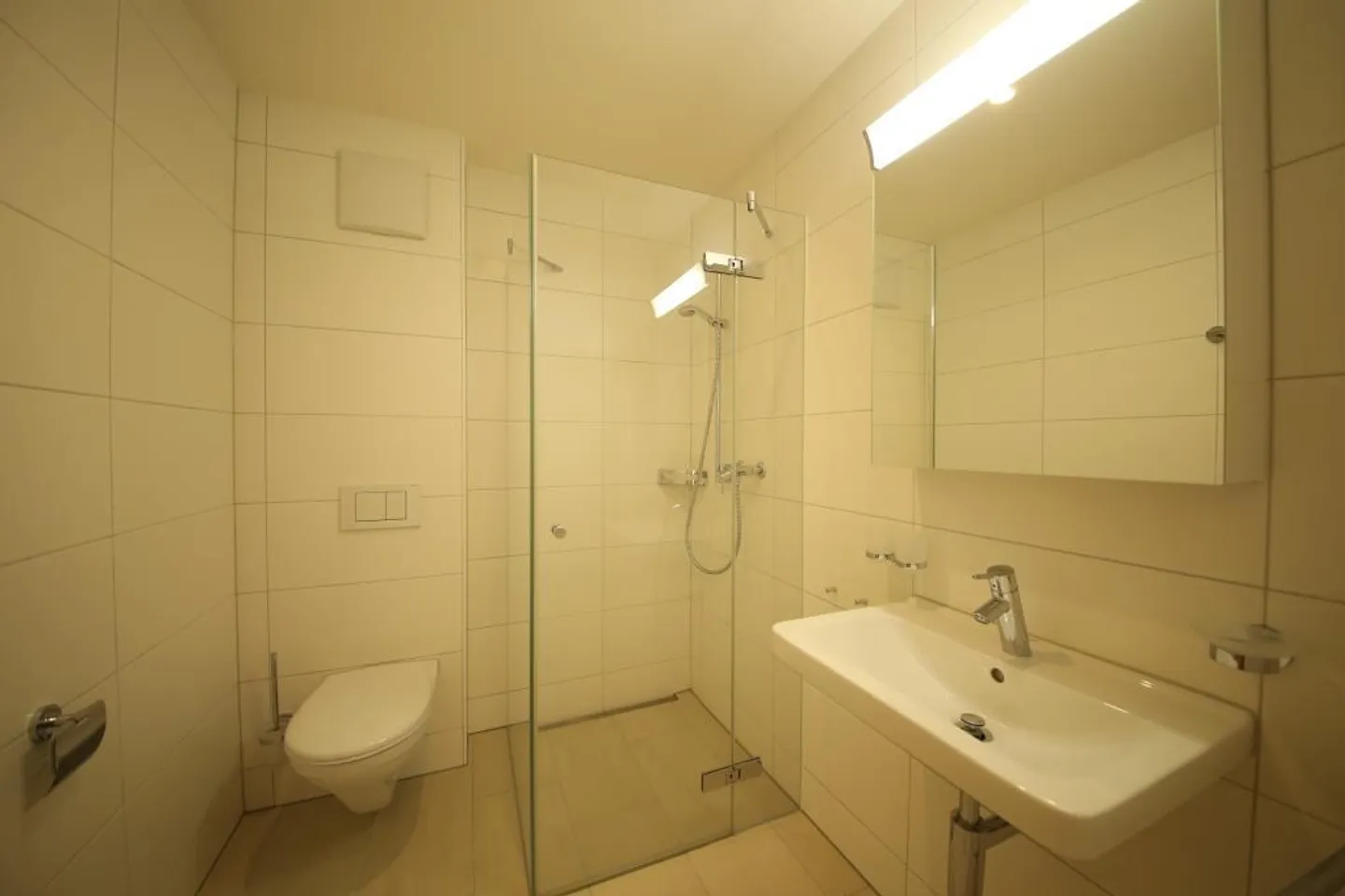 Appartement en attique avec terrasse spacieuse - Photo 11 sur 12