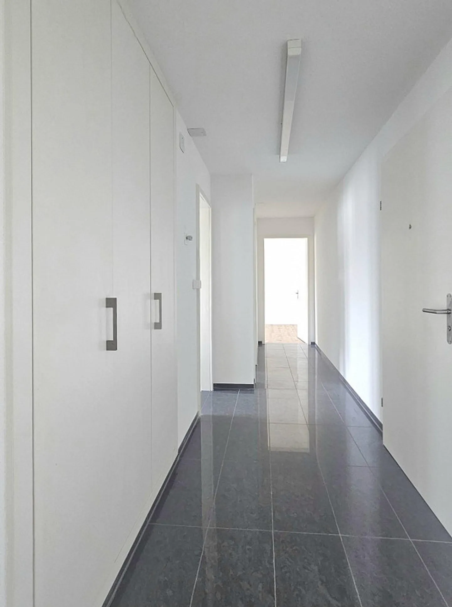 Newly renovated penthouse apartment - Photo 7 of 13