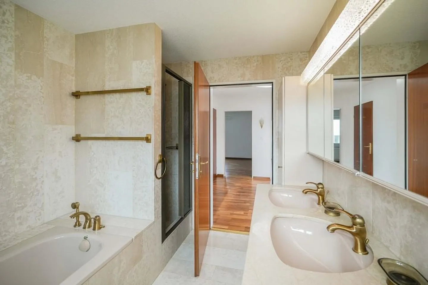 Living like in a single-family home: Spacious 5.5 room penthouse apartment... - Photo 7 of 13