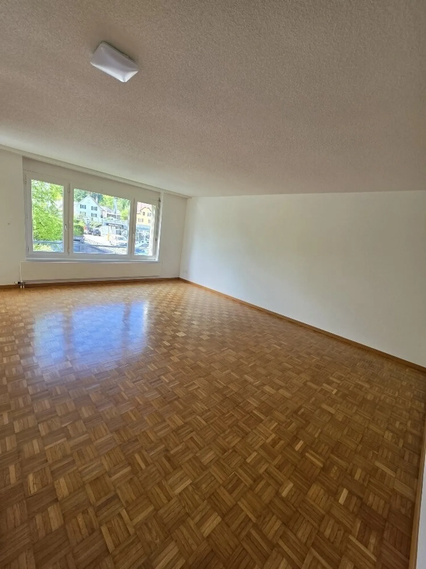 Helle 3.5-Zimmerwohnung zu vermieten - Foto 2 von 10