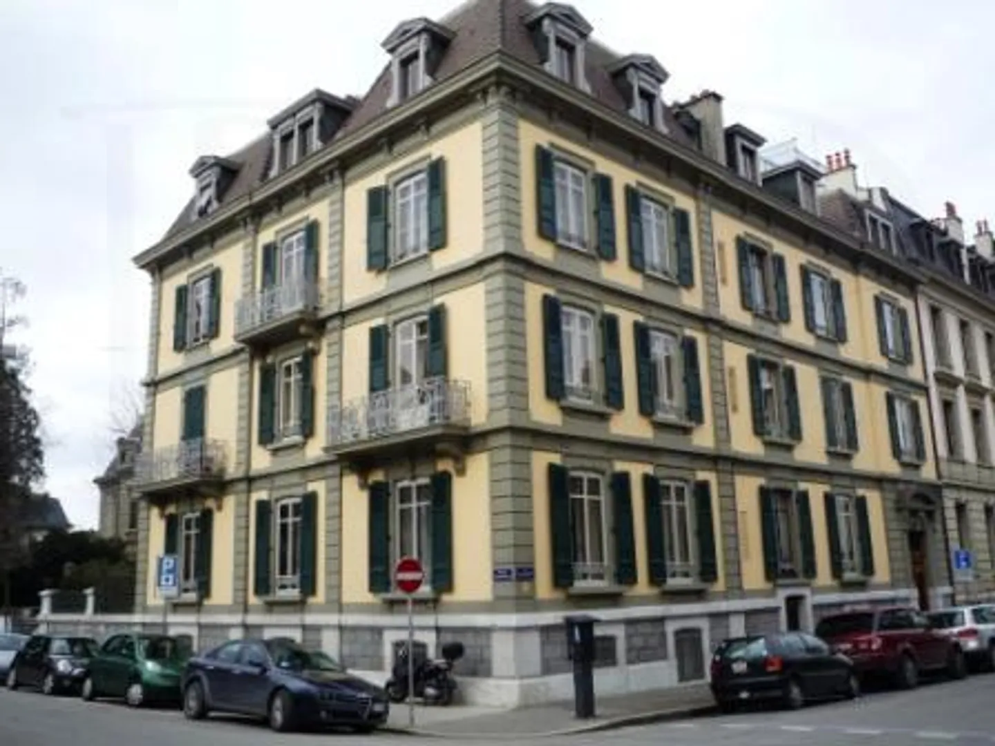 SELTEN - GEWERBERAUM ZWEI SCHRITE VOM SQUARE LE-FORT - Foto 1 von 3