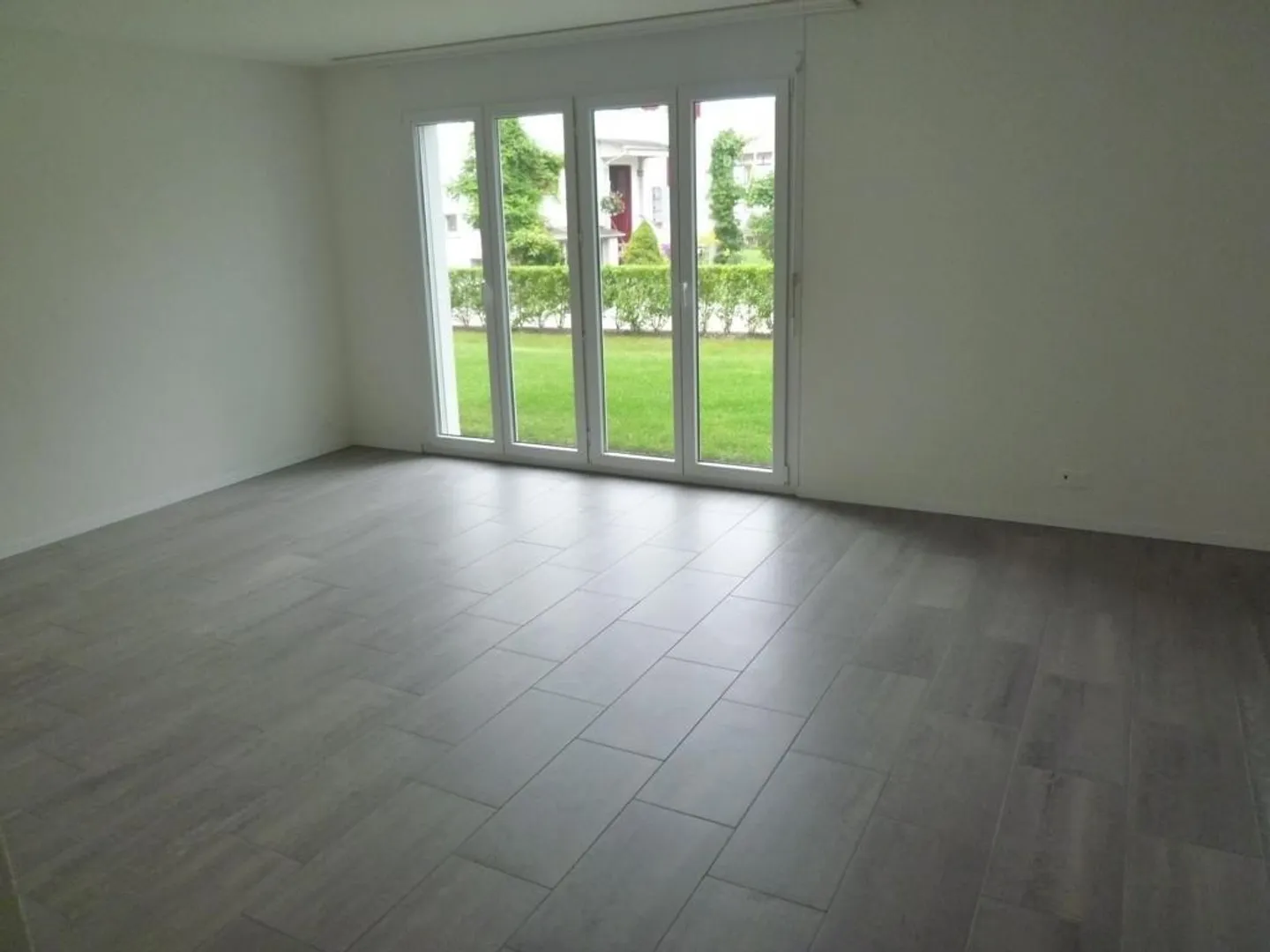 APPARTEMENT ÉLÉGANT ET BAIGNÉ DE LUMIÈRE DE 3,5 PIÈCES AVEC GRAND BALCON - Photo 5 sur 11