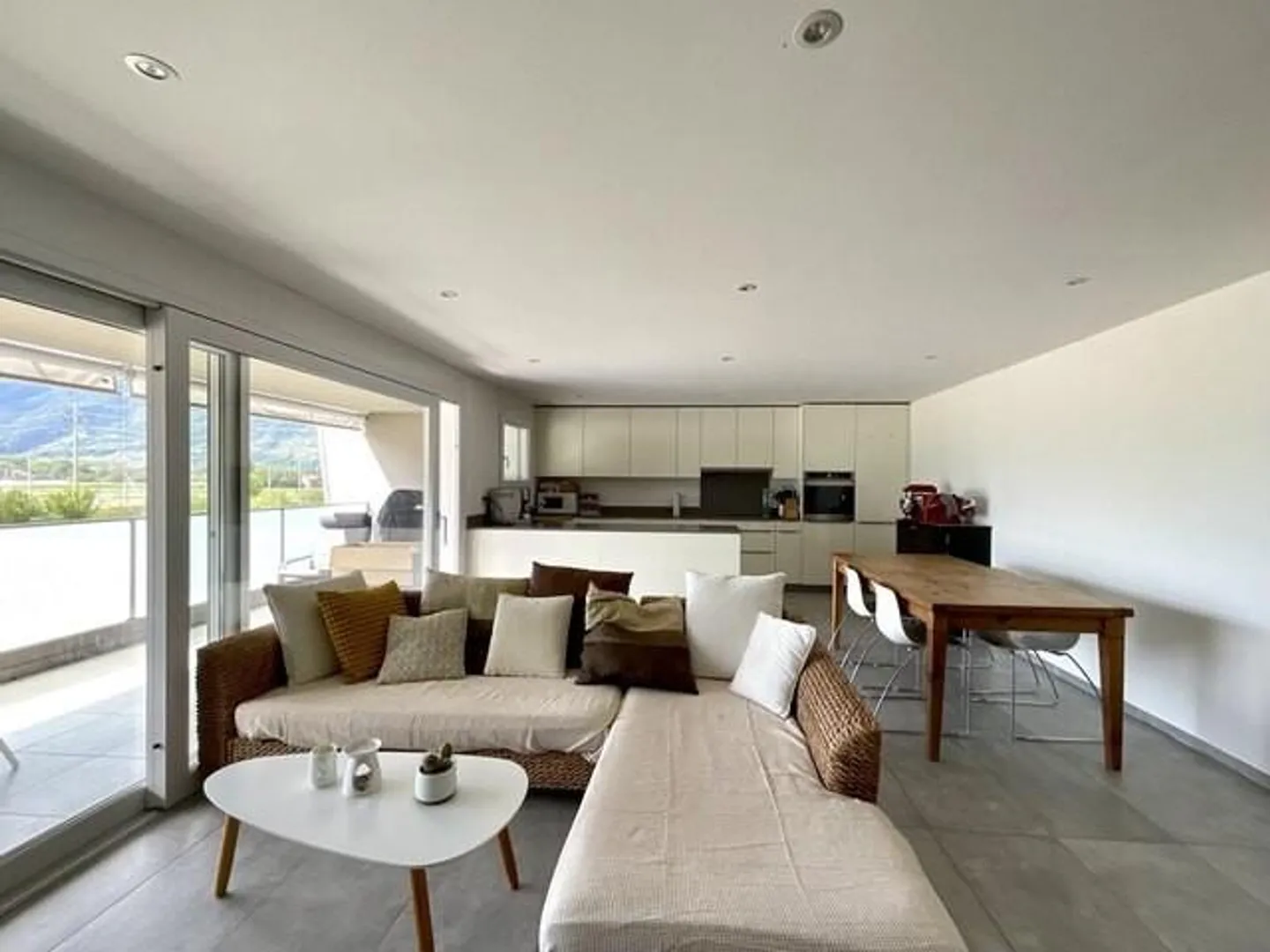 Moderne Wohnung mit großer Terrasse in Contone zu verkaufen - Foto 1 von 12