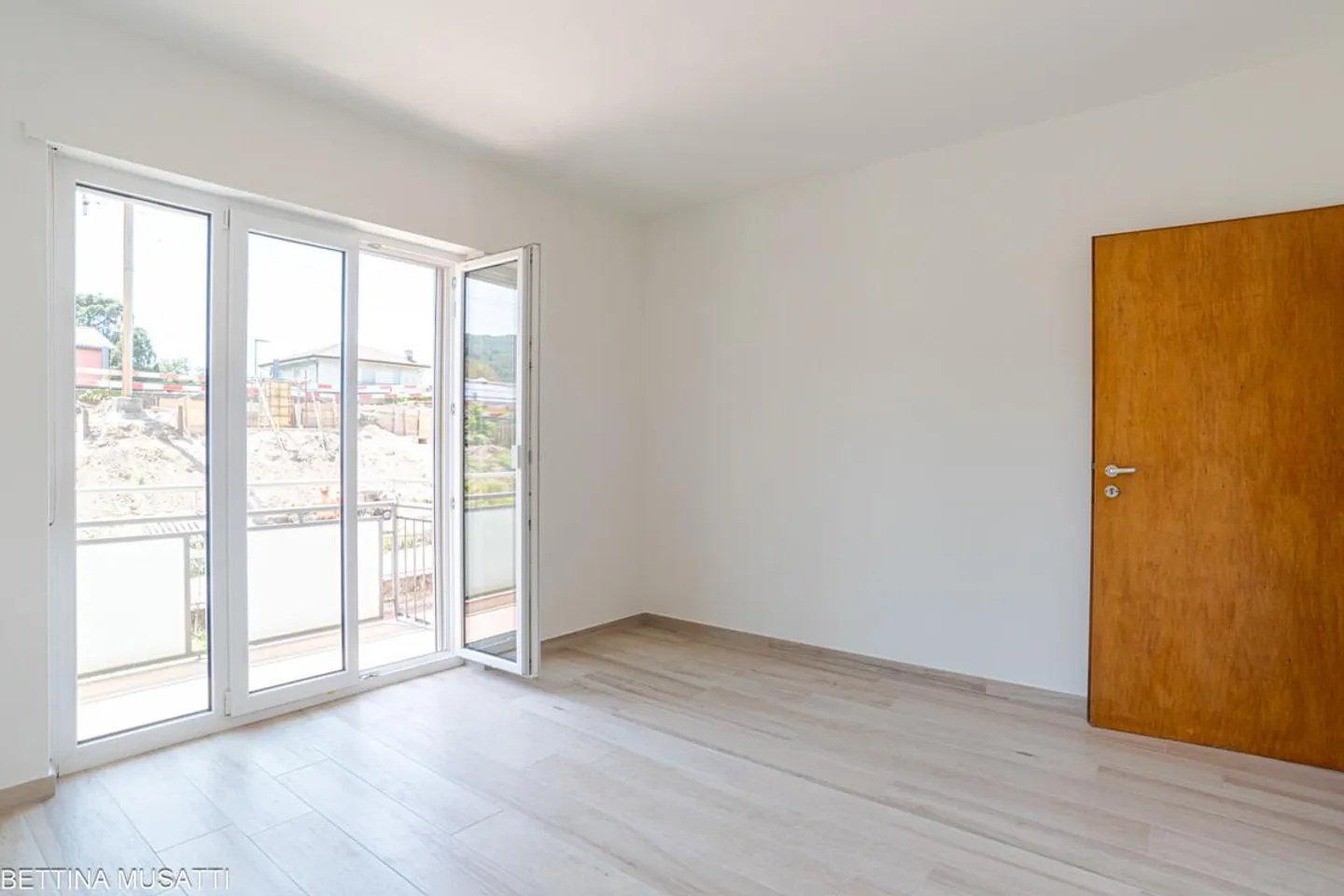 BALERNA – CHARMEUX 2.5 PIÈCES RÉNOVÉ - Photo 8 sur 12