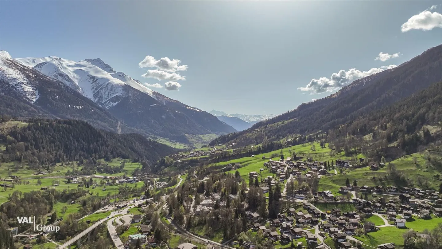 Terrain à bâtir dans un emplacement privilégié avec des possibilités d'utilisation attrayantes - Photo 3 sur 6