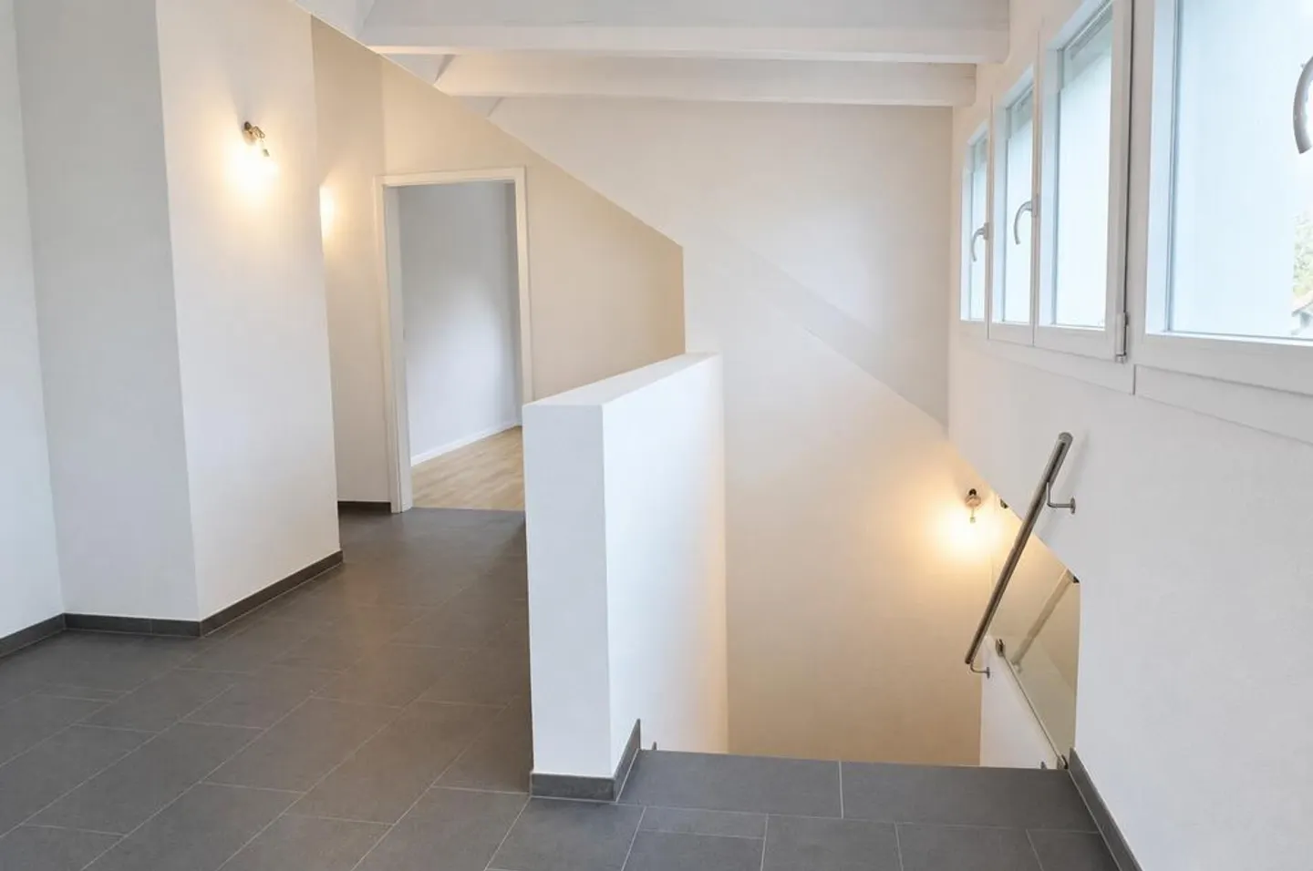 Appartement moderne et lumineux de 3,5 pièces - Photo 3 sur 10
