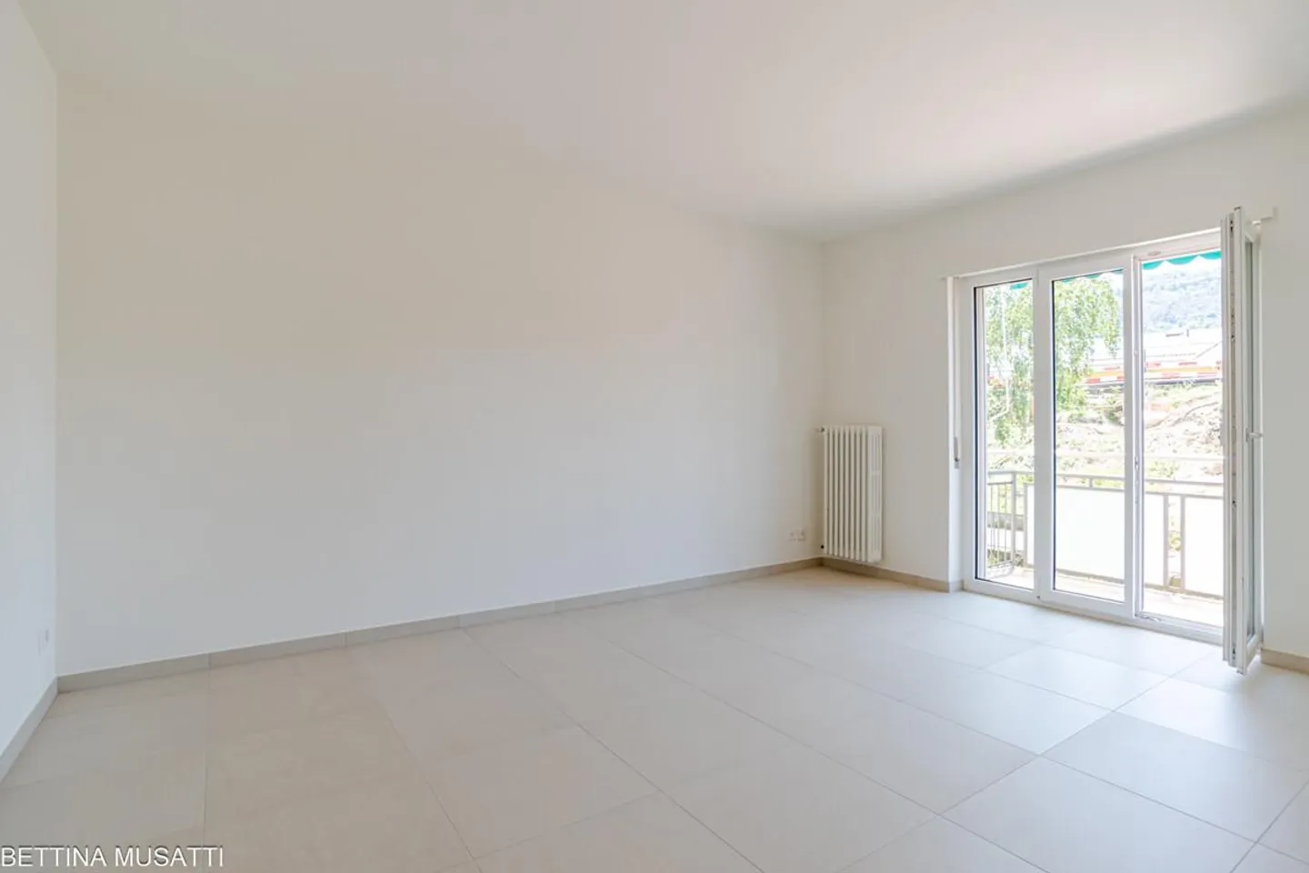 BALERNA – CHARMEUX 2.5 PIÈCES RÉNOVÉ - Photo 1 sur 12