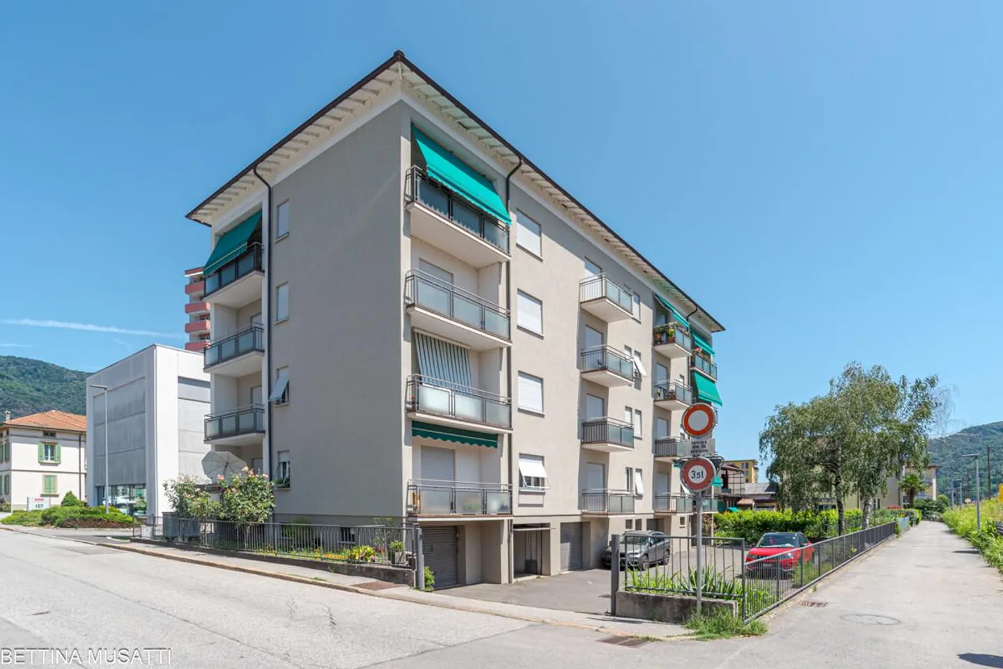 BALERNA – CHARMEUX 2.5 PIÈCES RÉNOVÉ - Photo 10 sur 12