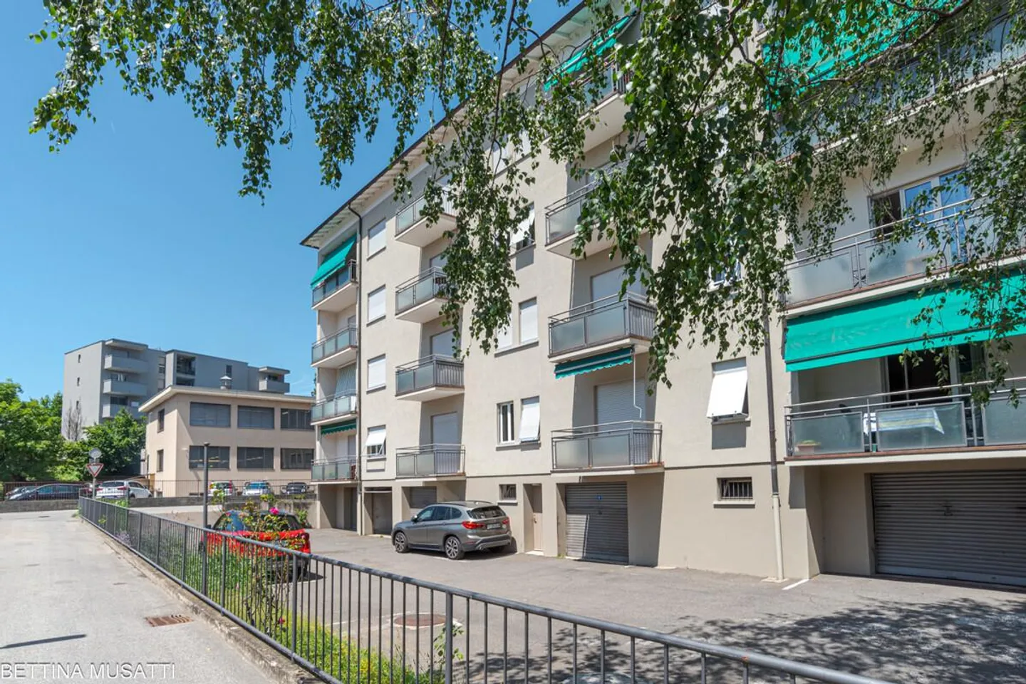 BALERNA – CHARMEUX 2.5 PIÈCES RÉNOVÉ - Photo 12 sur 12