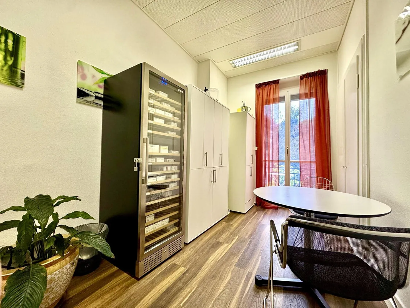 Best Location in Zurich by the Lake - Photo 3 of 5