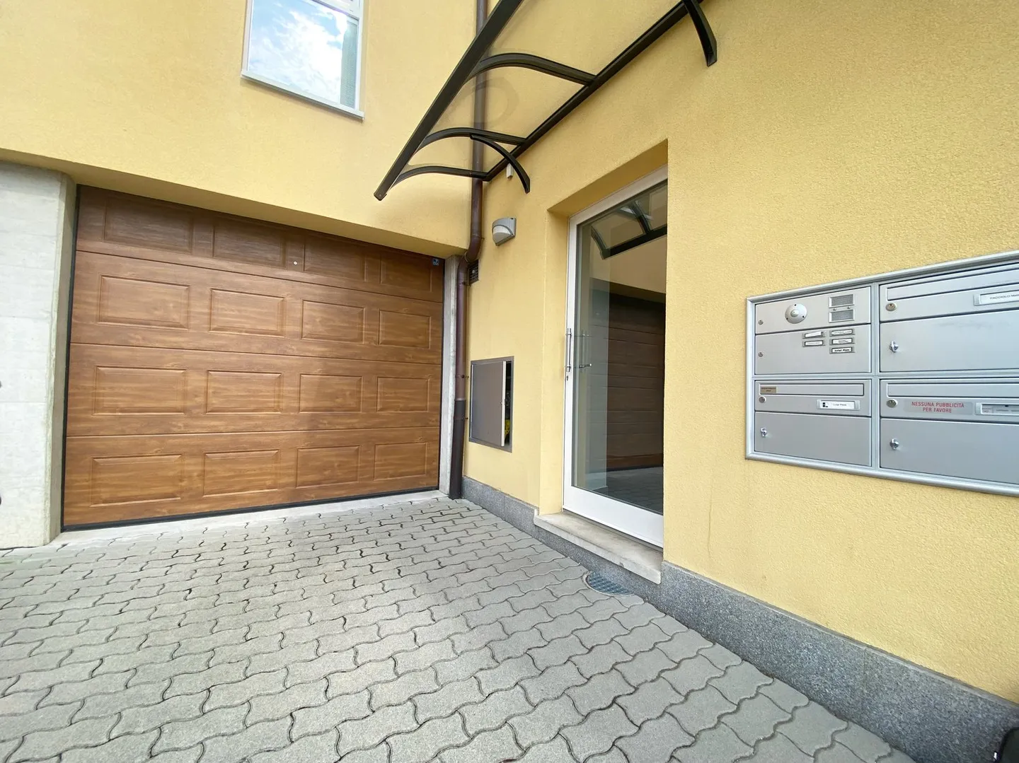 Bâtiment avec 5 appartements - Photo 2 sur 8