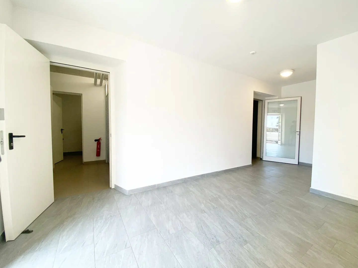 Bâtiment avec 5 appartements - Photo 3 sur 8