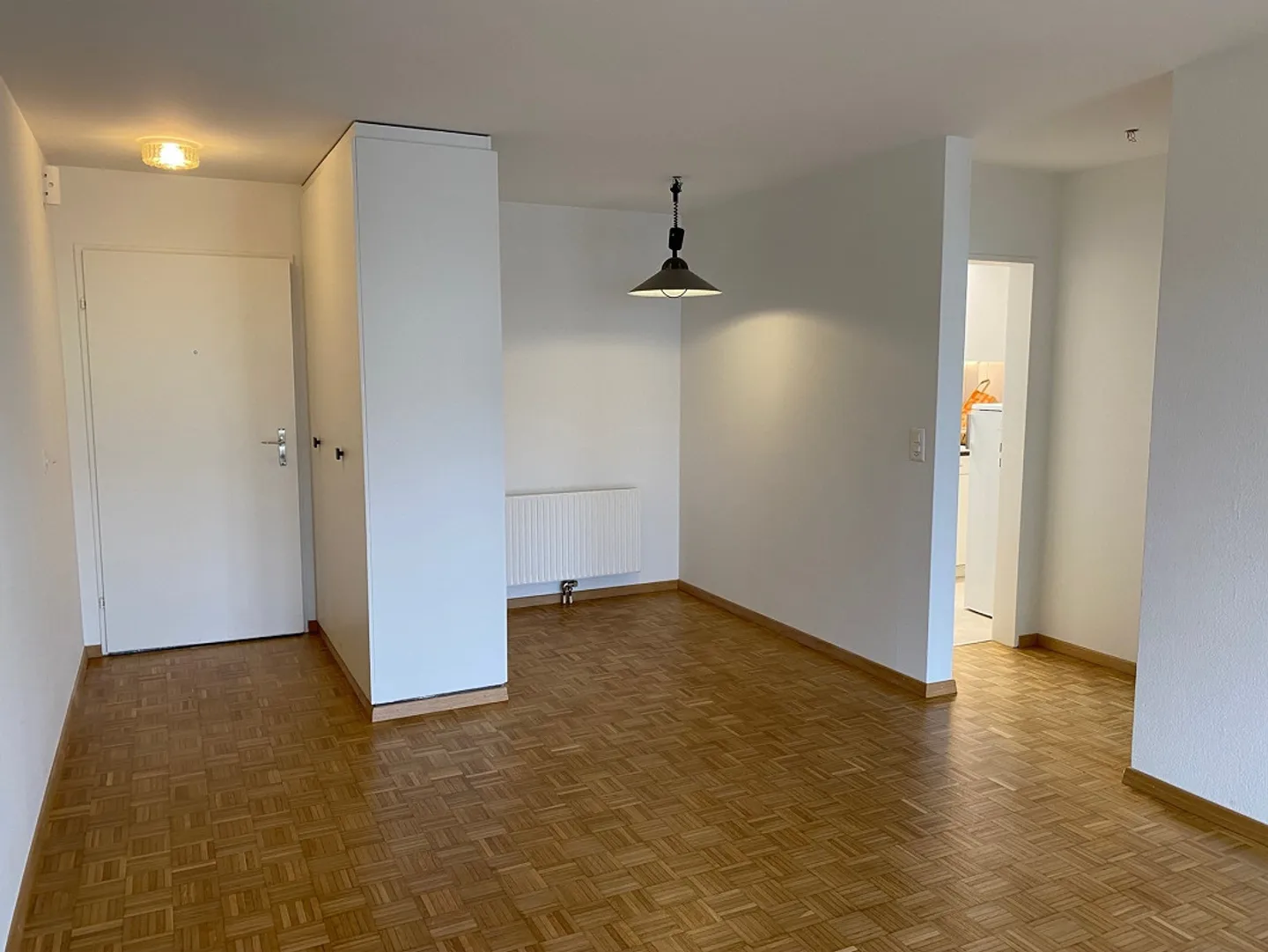 2.5-Room Apartment 3rd Floor Center - Photo 4 of 9
