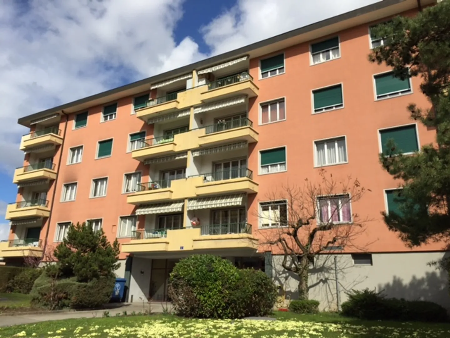 Appartement rénové avec 3 pièces, 1er étage, environ 75 m2 - Photo 1 sur 1