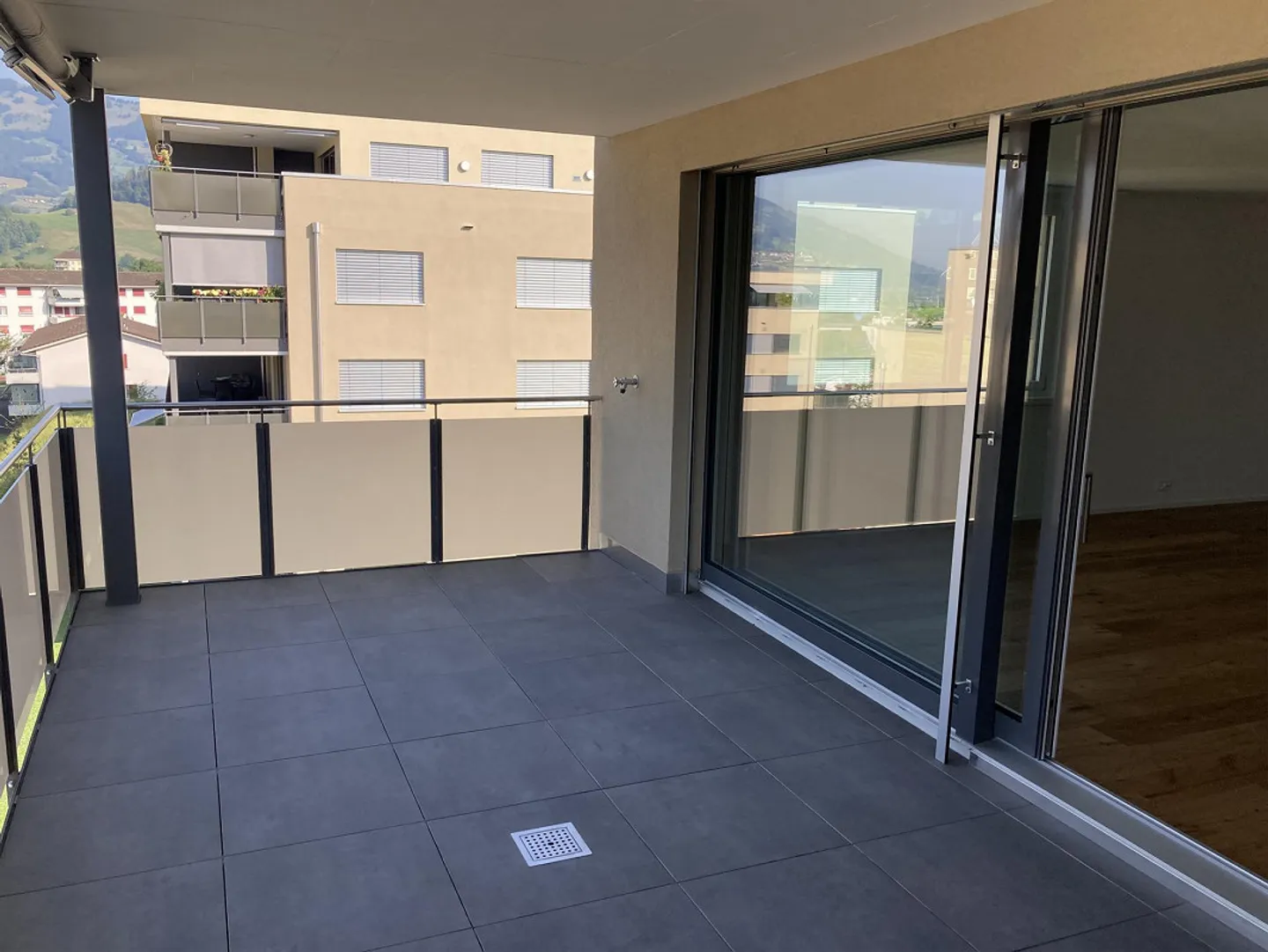 Condominio moderno di 4,5 stanze in una posizione attraente - Foto 4 di 5