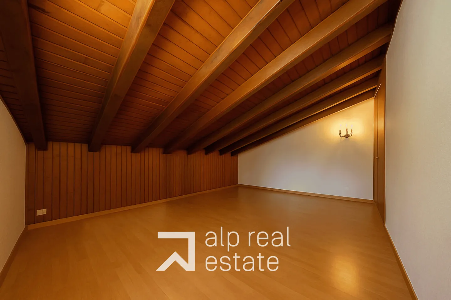 Charmante appartement de 2,5 pièces au centre du village. - Photo 2 sur 7