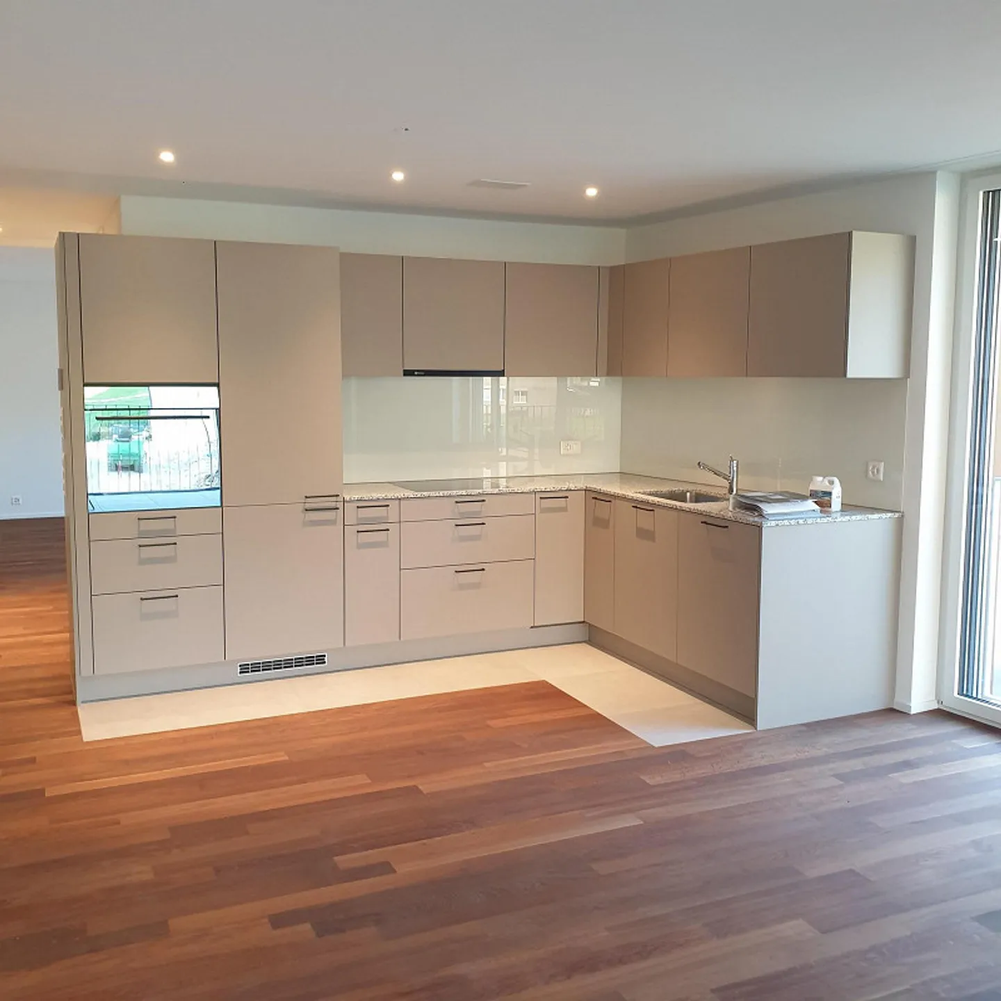 Moderne 2.5 Zimmer Wohnung - Foto 3 von 11