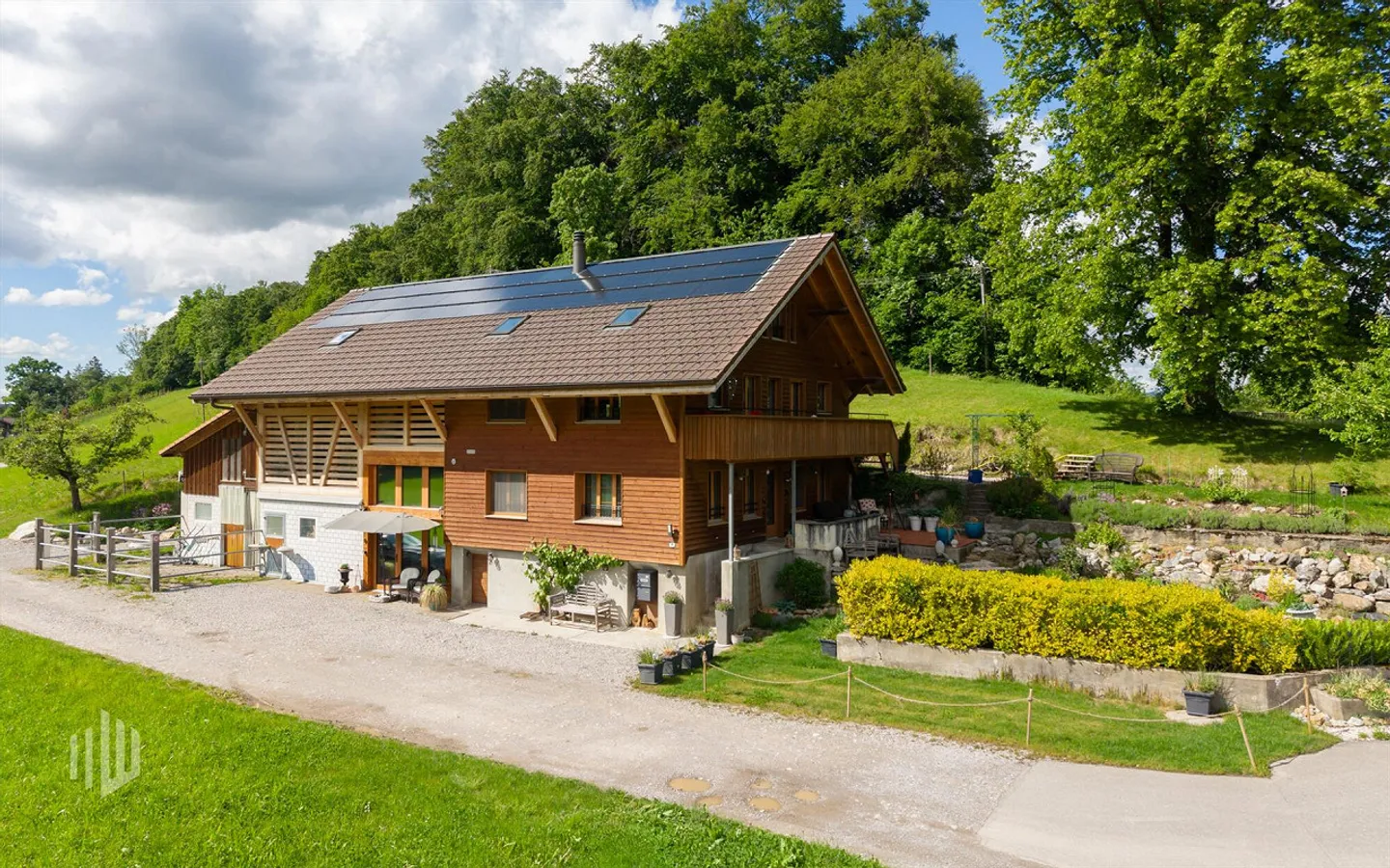 ImmoWyss - Exclusively stylish renovated farmhouse with horse keeping - Photo 1 of 10