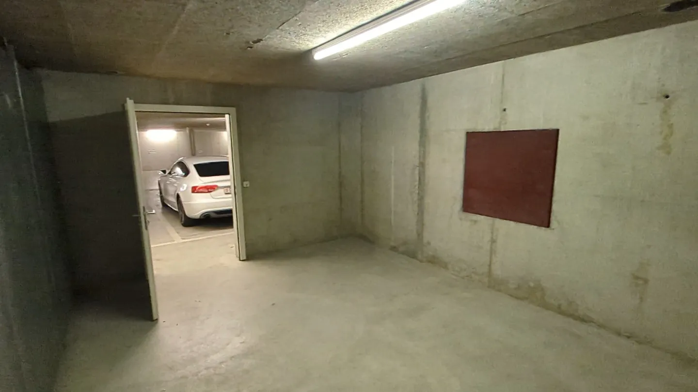 Secure 20m² Storage Space - Photo 5 of 5