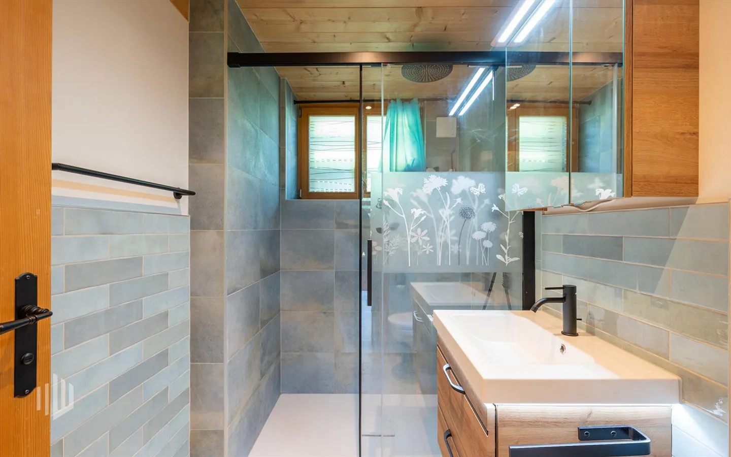 ImmoWyss - Exclusively stylish renovated farmhouse with horse keeping - Photo 2 of 10