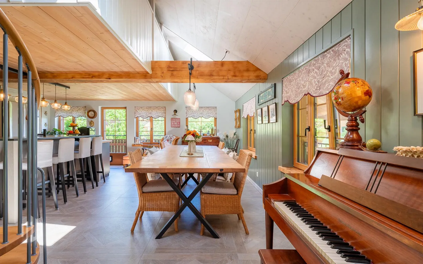 ImmoWyss - Exclusively stylish renovated farmhouse with horse keeping - Photo 3 of 10