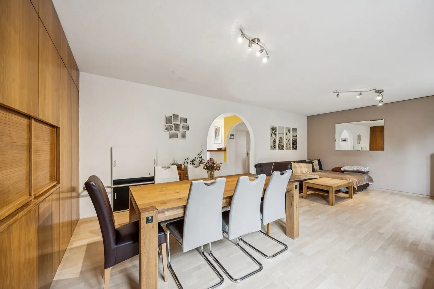 Opportunità di investimento: Casa bifamiliare nella zona commerciale, combinabile per abitazione e commercio - Foto 4 di 13