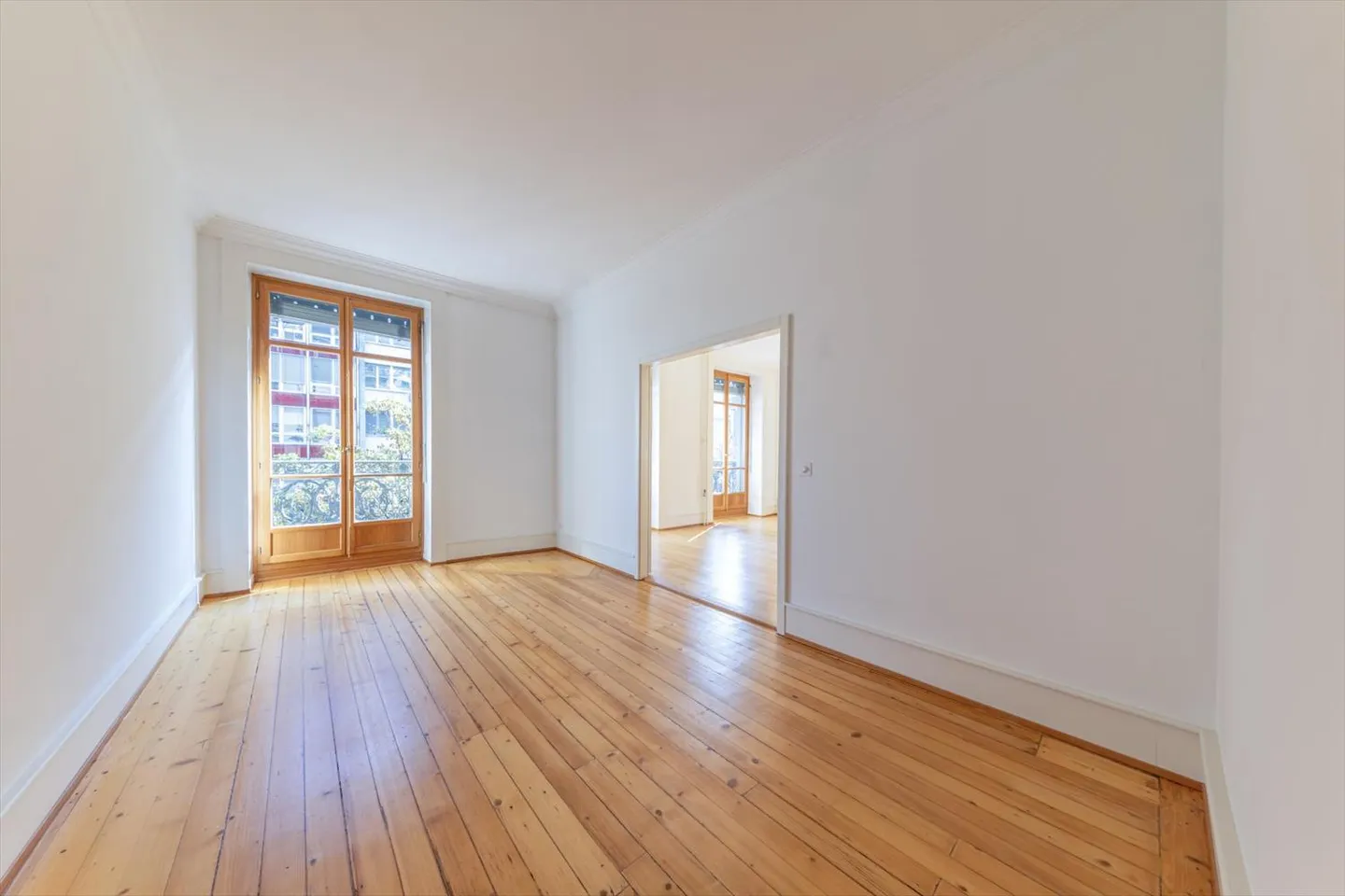 5-room apartment - Photo 3 of 9
