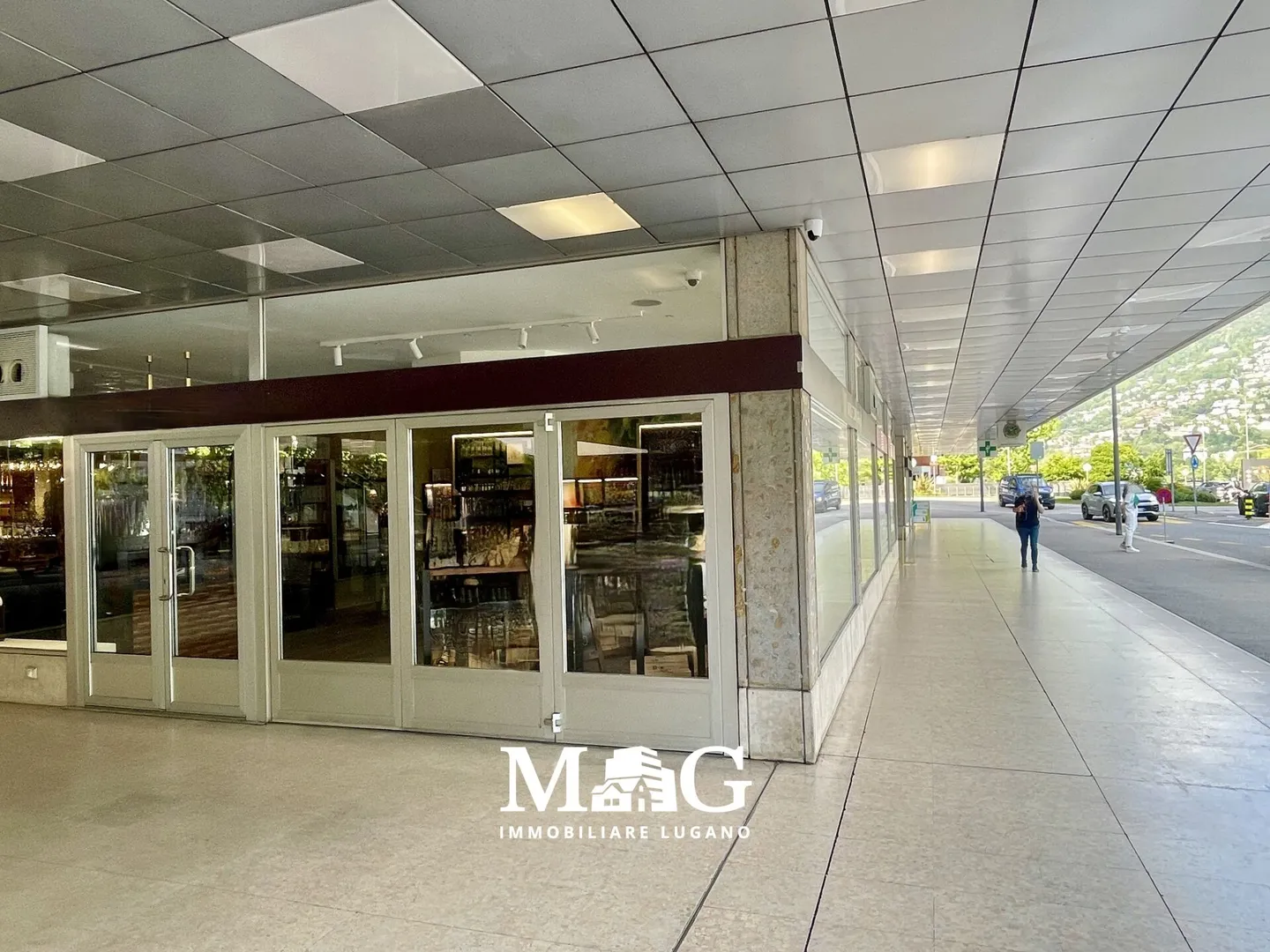 Lugano Centre : Espace Commercial avec 3 Grandes Vitrines sur le Lac - Photo 3 sur 4