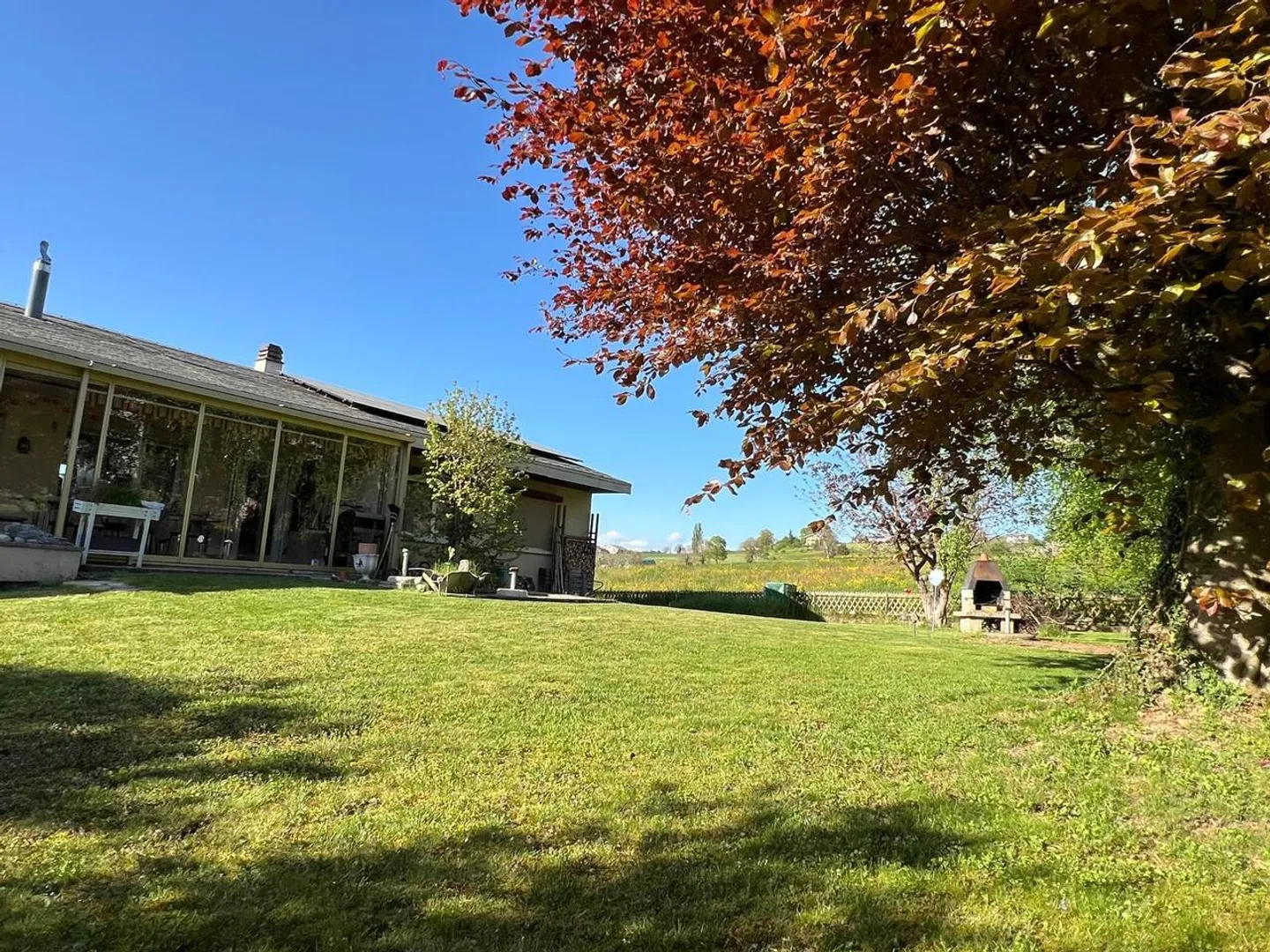 Luxurious Villa with Large Garden - Photo 5 of 12