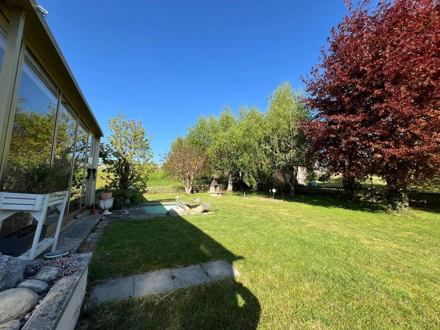 Luxurious Villa with Large Garden - Photo 6 of 12