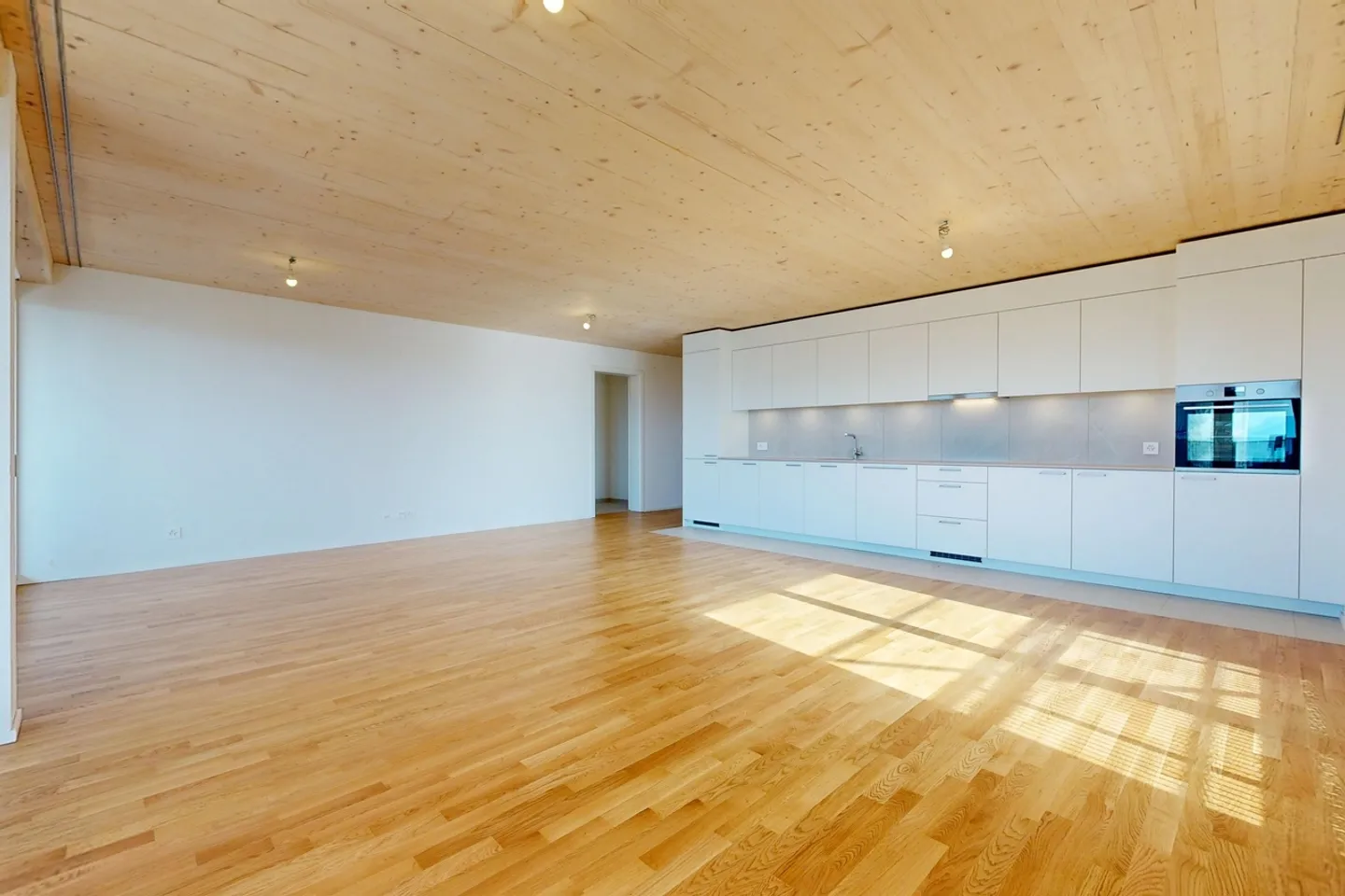 Geräumige Wohnung mit Balkon - Foto 2 von 10