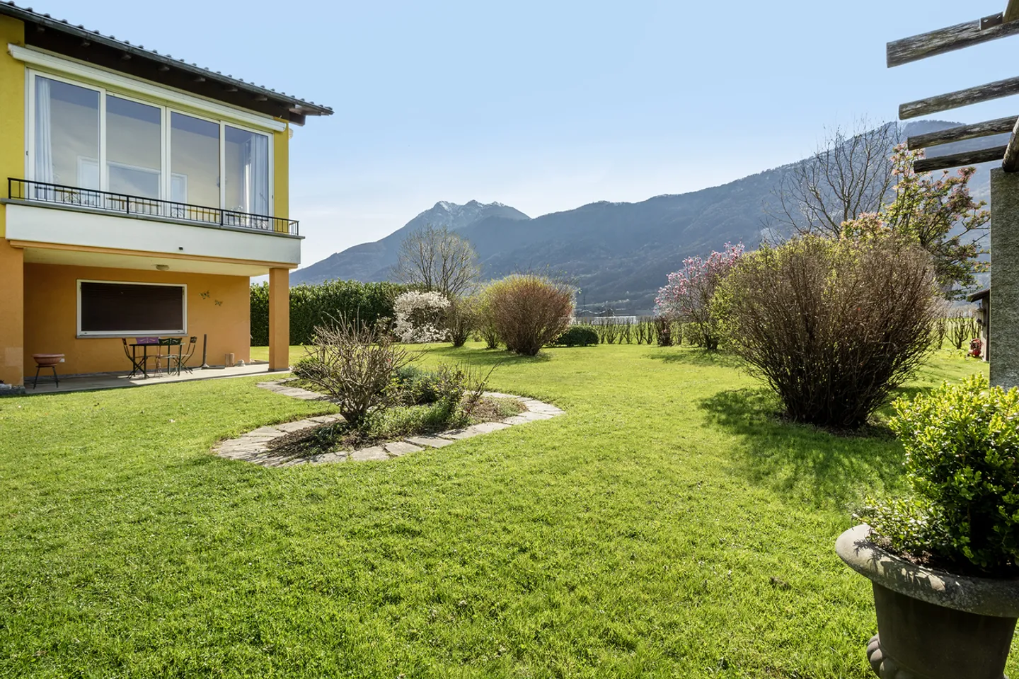 Living in Nature without Giving Up Comfort - Photo 8 of 9