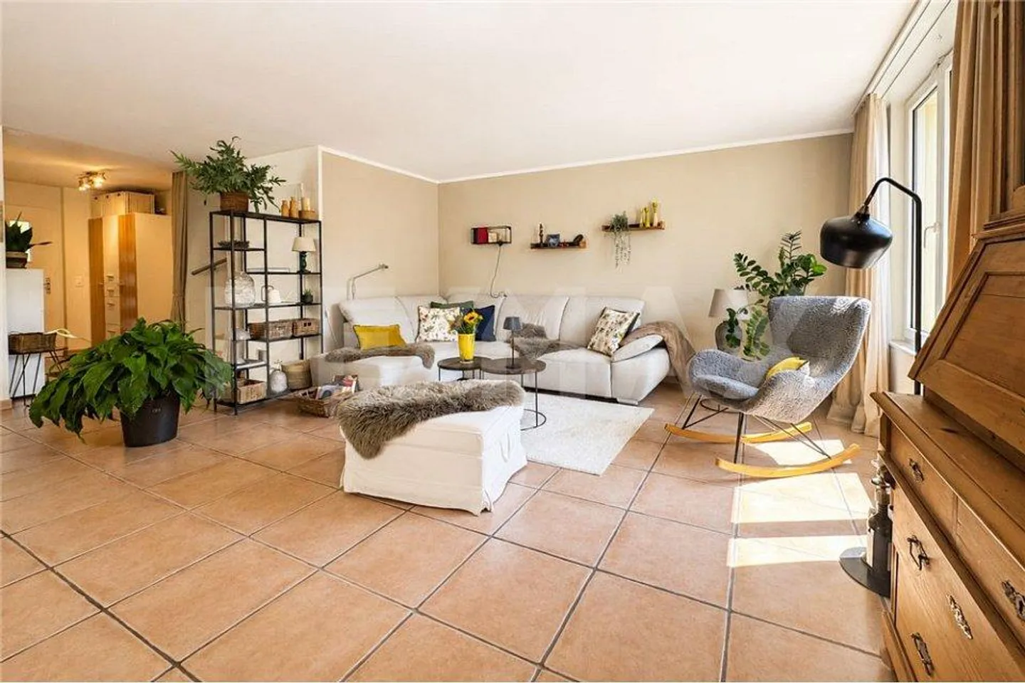 The Family House with Feel-Good Guarantee - Photo 3 of 11