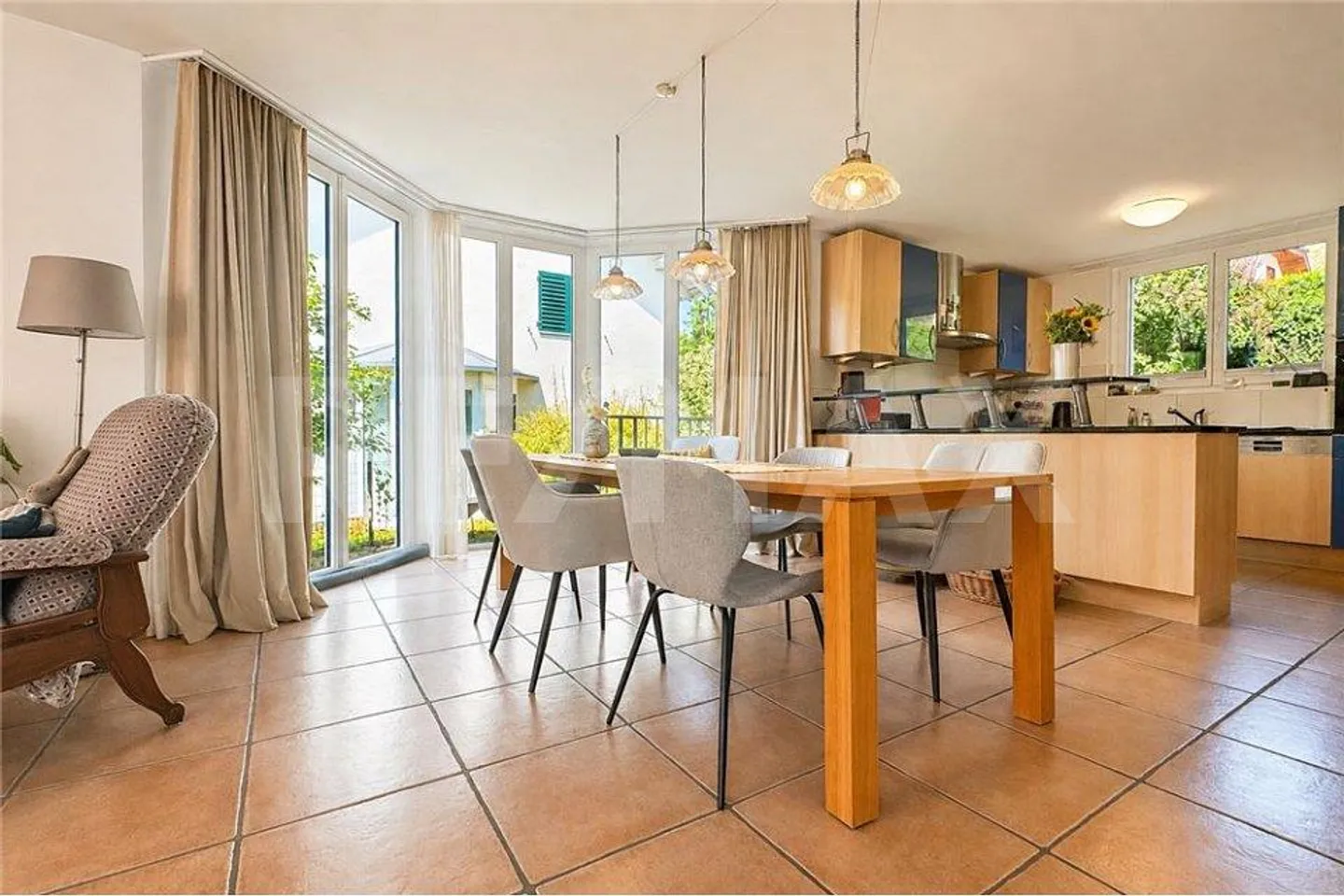 The Family House with Feel-Good Guarantee - Photo 4 of 11