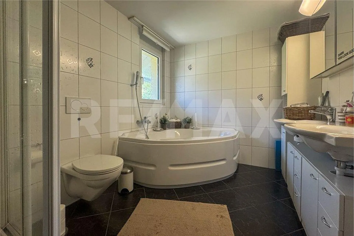 The Family House with Feel-Good Guarantee - Photo 8 of 11