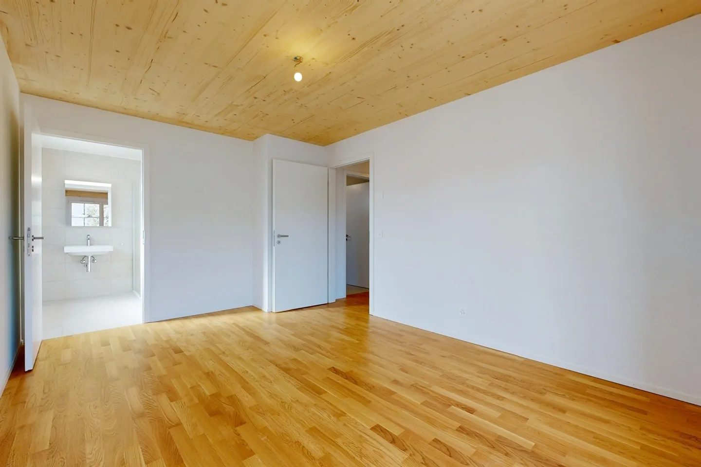 Geräumige Wohnung mit Balkon - Foto 6 von 10